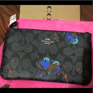 LG Size COACH Wristlet Black        (NWT)